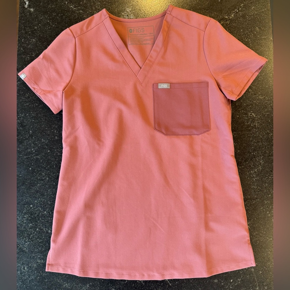 Figs mauve scrub top